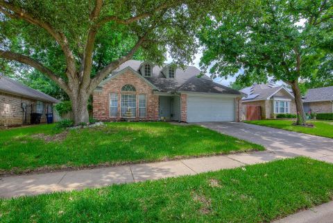 230 Brittany Drive, Euless, TX 76039 — photo 2