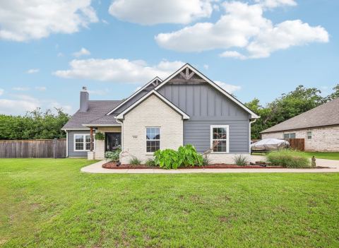 116 E Bexar Street, Mabank, TX 75147 — photo 2