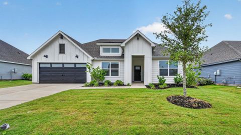 213 SANDSTONE Circle, Granbury, TX 76048 — photo 2
