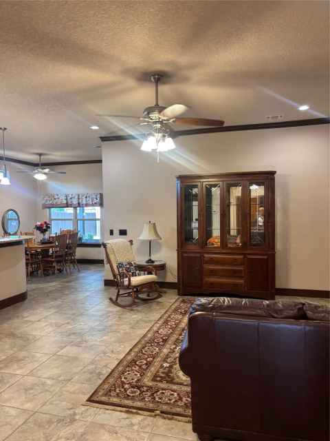 310 Donna Circle, Granbury, TX 76049 — photo 2