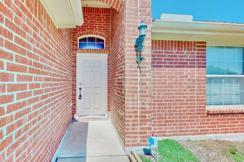 1216 Lake Forest Drive, Grand Prairie, TX 75052 — photo 2