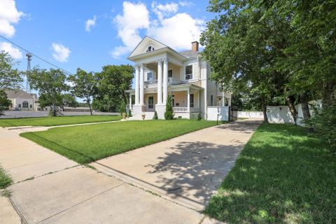 511 S Travis Street, Sherman, TX 75090 — photo 2