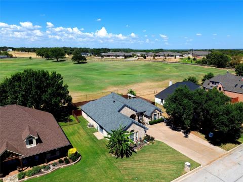 118 Golfers Way, Azle