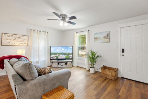 207 E 4th Street, Weatherford, TX 76086 — photo 2