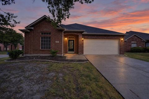 10601 Augusta Lane, Rowlett, TX 75089 — photo 2