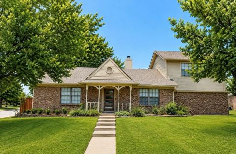 2037 Oakbluff Circle, Carrollton