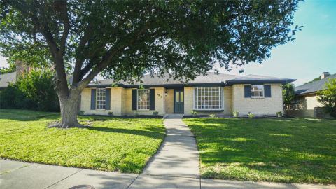 1917 Middle Glen Drive, Carrollton, TX 75007 — photo 2
