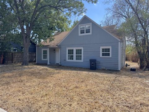 315 W Congress Street, Denton, TX 76201 — photo 2