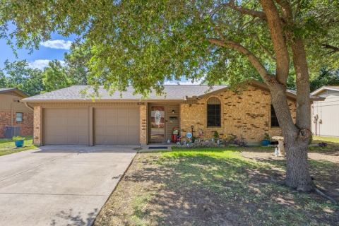 636 Sue Ann Lane, Burleson, TX 76028 — photo 3