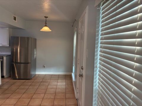 425 S Oak Street 101, Arlington, TX 76010 — photo 2