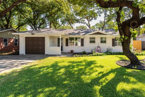 805 Clover Park Drive, Arlington, TX 76013 — photo 2