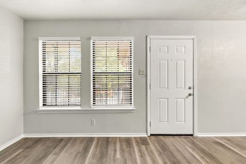 1108 N Elm Street 7, Denton, TX 76201 — photo 2