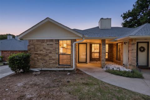 7806 Laver Court, Fort Worth, TX 76112 — photo 2