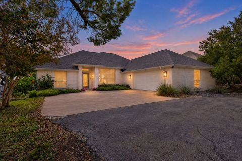 1203 Horizon Court, Granbury