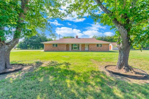 401 S Beverly Street, Crowley, TX 76036 — photo 2