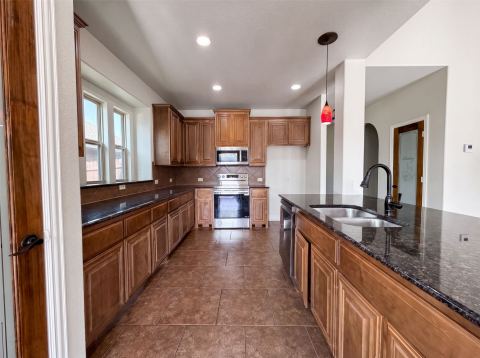830 Graham Drive, Burleson, TX 76028 — photo 3