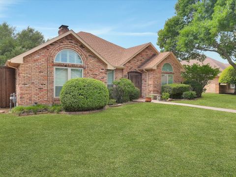 1304 Carriage Creek Drive, DeSoto, TX 75115 — photo 3