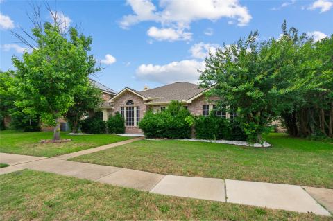 2726 Crosslands Drive, Garland, TX 75040 — photo 2