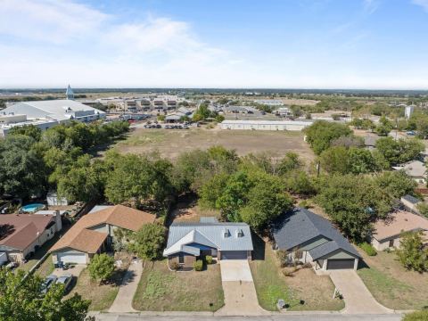 1729 W Doyle Street, Granbury, TX 76048 — photo 3