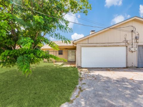 1111 N Nolan River Road B, Cleburne, TX 76033 — photo 2