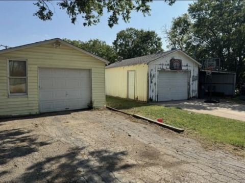323 E Lloyd Street, Krum, TX 76249 — photo 2