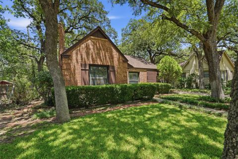 2113 Yucca Avenue, Fort Worth, TX 76111 — photo 2
