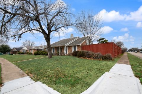 1323 Rivercrest Boulevard, Allen, TX 75002 — photo 2