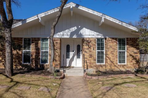 701 Kentwood Circle, Bedford