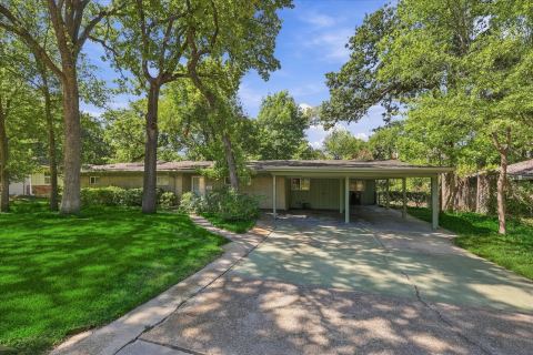 800 Briarwood Boulevard, Arlington, TX 76013 — photo 2