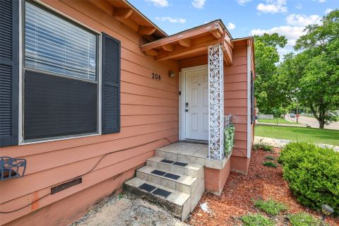 204 E Avenue D, Garland, TX 75040 — photo 2