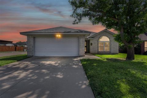 7301 Wagonwheel Road, Fort Worth, TX 76133 — photo 2