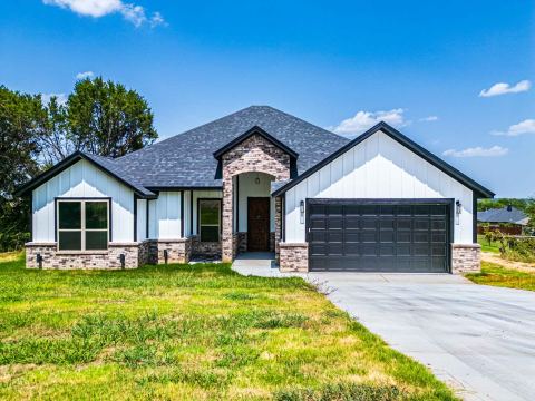 4019 Seminole Trail, Granbury