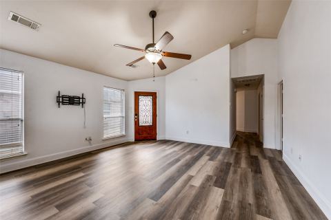 909 Honey Locust Lane, Crowley, TX 76036 — photo 2