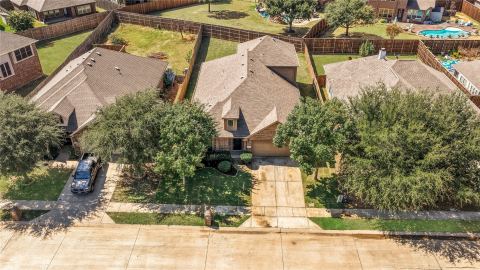 1208 Ponderosa Drive, Aubrey, TX 76227 — photo 2