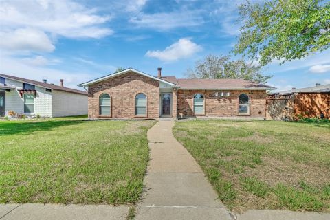 1525 Meandering Way, Garland