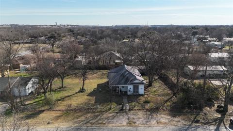 213 W Eldred Street 2, Burleson, TX 76028 — photo 2