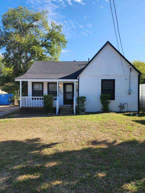 2742 E Overton Road, Dallas