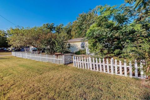 700 Broadway Avenue, Euless, TX 76040 — photo 2