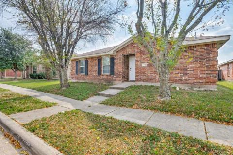 2118 Augusta Street, Lancaster, TX 75146 — photo 2