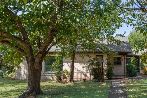 1606 N Woods Street, Sherman, TX 75092 — photo 2