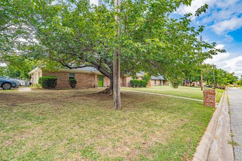 1300 4th Street, Granbury, TX 76048 — photo 2