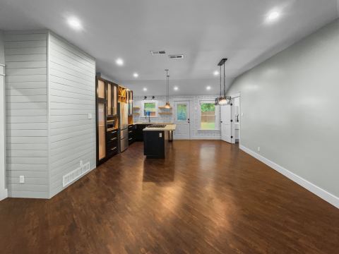 1108 E Russell Avenue, Carrollton, TX 75006 — photo 3