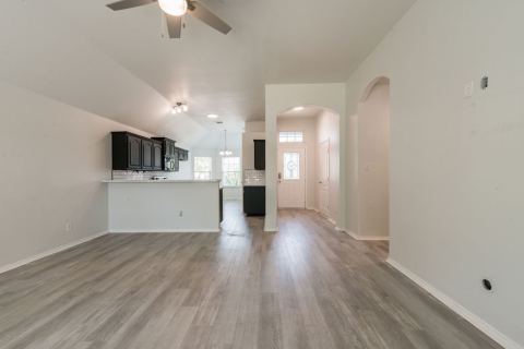 912 Hidden Oaks Drive, Burleson, TX 76028 — photo 2
