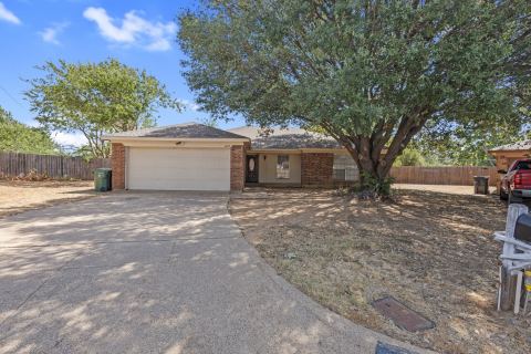 6229 Maple Springs Drive, Arlington, TX 76001 — photo 2
