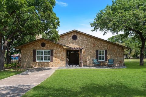 703 Robin Lane, Argyle, TX 76226 — photo 2