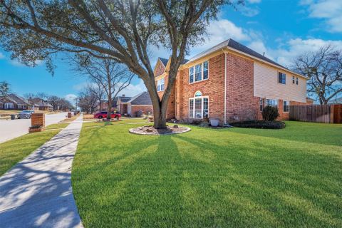 8525 Castle Creek Road, North Richland Hills, TX 76182 — photo 2