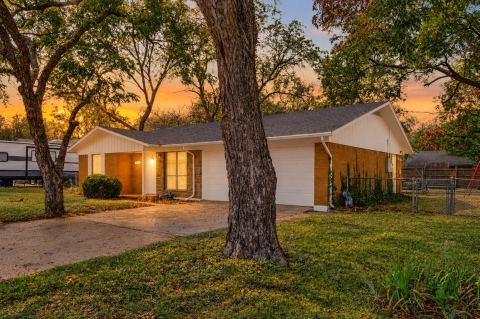 511 N Cherry Street, Aubrey, TX 76227 — photo 2