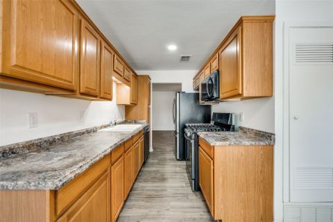 821 E Glendale St., Crowley, TX 76036 — photo 2
