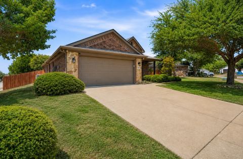 200 Jacinth Lane, Granbury, TX 76049 — photo 3