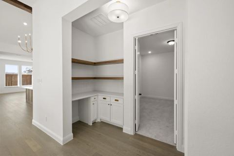 4728 Hawthorn Hills Lane, Arlington